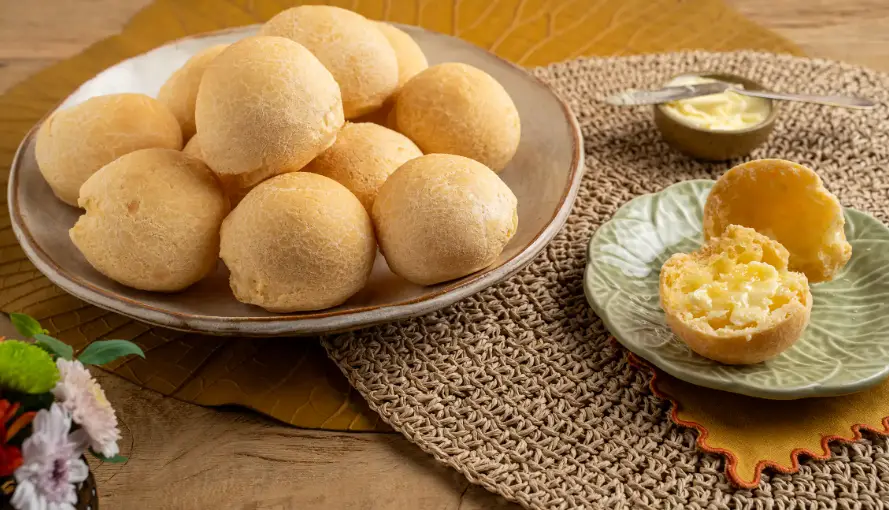 pão de queijo - brazilian food